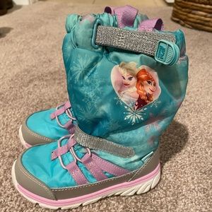 Stride rite made to play sneaker snow boot Disney frozen toddler 7